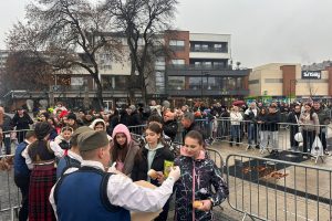 Leskovac: Proslava – lomljenje česnice uprkos kiši