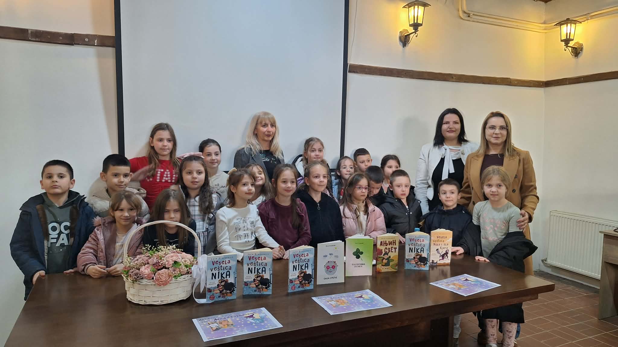 Narodna biblioteka „Desanka Maksimović“: Druženje đaka sa pesnikinjom Lelom Stojanović