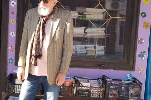 Dragan Stošić, publicista: Vreme je darivanja. u Knjižari Stošić čekaju vas neverovatno niske cene!