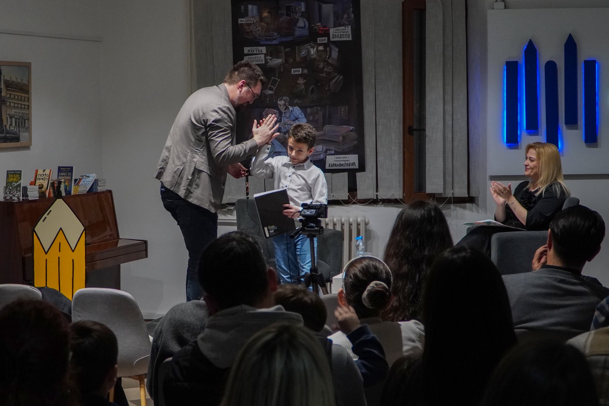 Stefan Tićmi: „Tata kaže gambit“, promocija romana, dobitnika nagrade Politikinog zabavnika, u LKC Stefan Tićmi: „Tata kaže gambit“, promocija romana, dobitnika nagrade Politikinog zabavnika, u LKC