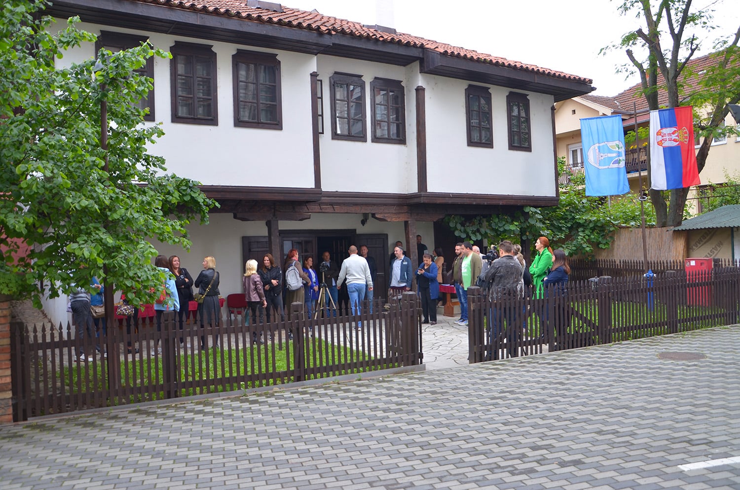 Vlasotince: Narodna biblioteka „Desanka Maksimović“ – izložba plakata i humanost na delu