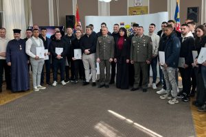 Leskovac: Podeljeni ugovori za dobrovoljno služenje vojnog roka