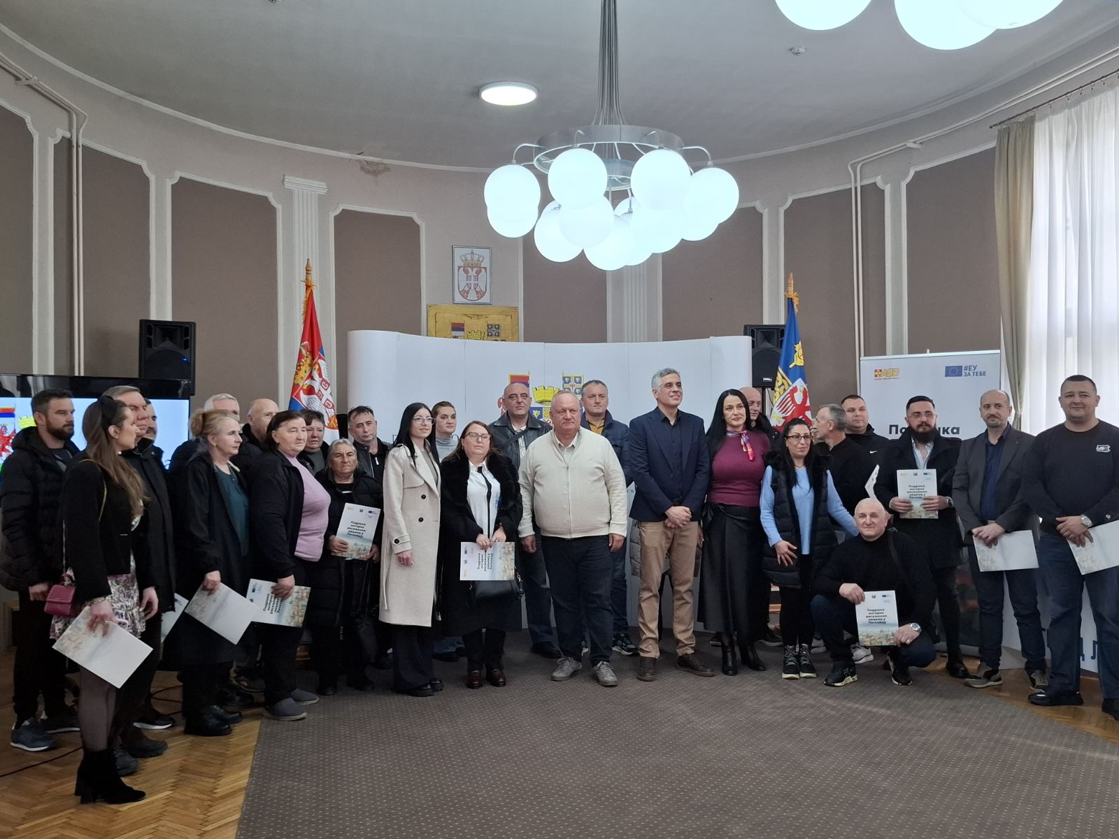 Leskovac: Uručeno 30 ugovora interno raseljenim licima i povratnicima Leskovac: Uručeno 30 ugovora interno raseljenim licima i povratnicima