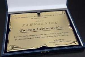 Goran Cvetanović, gradonačelnik, dobitnik plakete za organizaciju Međunarodnog festivala „Rusko zvono“