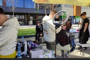 Leskovac: Humanitarna akcija šišanja na gradskom trgu