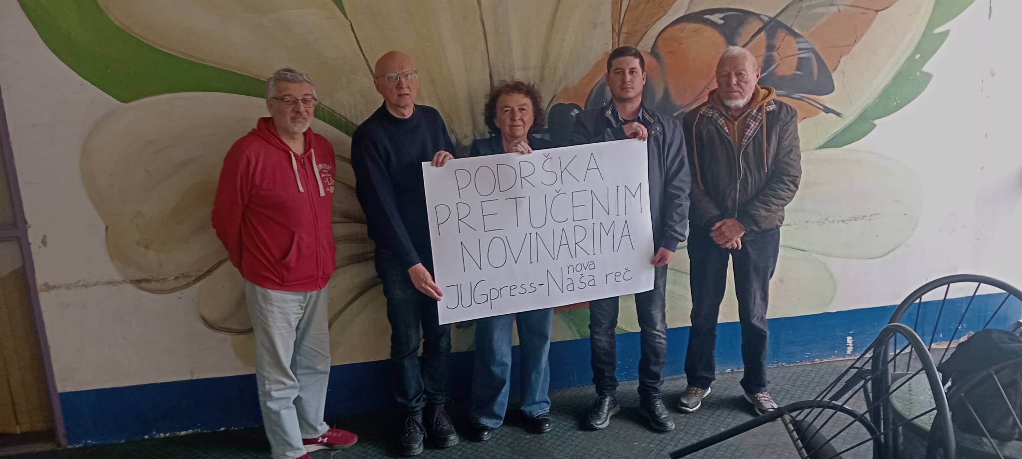 Leskovac: Snažna podrška pretučenim kolegama novinarima, JUGpress i Nova naša reč Leskovac: Snažna podrška pretučenim kolegama novinarima, JUGpress i Nova naša reč