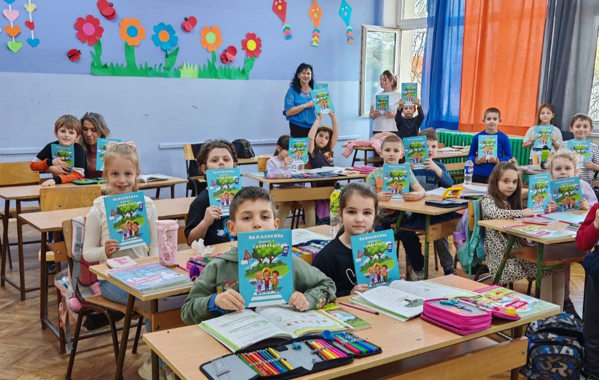 Leskovac: Podeljene edukativne knjige i brojanke „Pažljivkova pravila u saobraćaju“ svim osnovcima i predškolarcima Leskovac: Podeljene edukativne knjige i brojanke „Pažljivkova pravila u saobraćaju“ svim osnovcima i predškolarcima