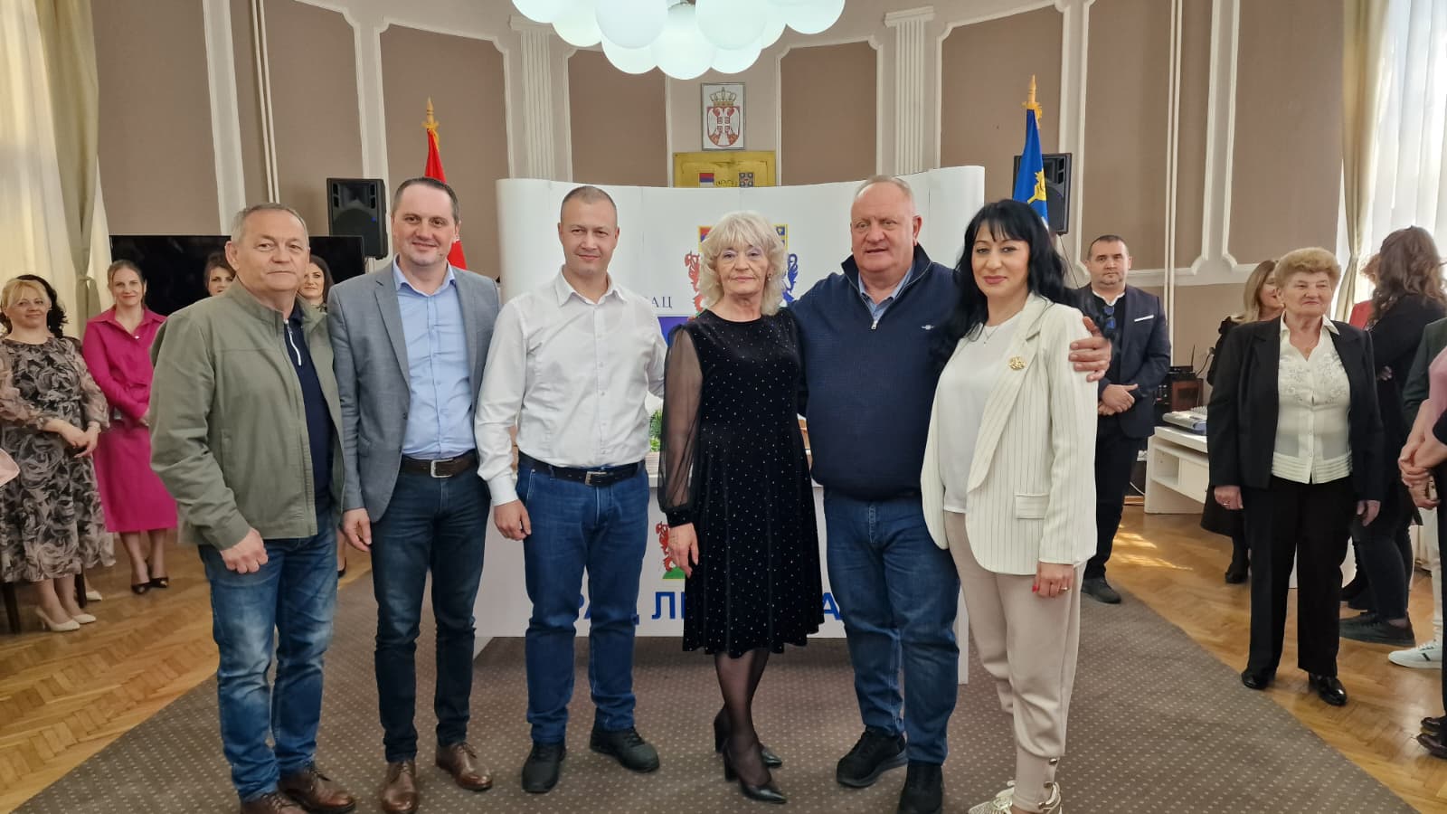 Leskovac: Matičar Jasmina Mladenović, posle 40 godina rada, ispraćena u penziju Leskovac: Matičar Jasmina Mladenović, posle 40 godina rada, ispraćena u penziju