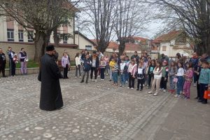 Vlasotince: Vaskršnji utorak u porti crkve Svete Trojice