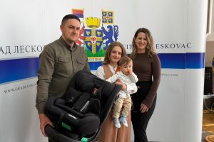 Leskovac: Uručena 233 auto-sedišta za bebe rođene januara, februara i marta 2026. godine