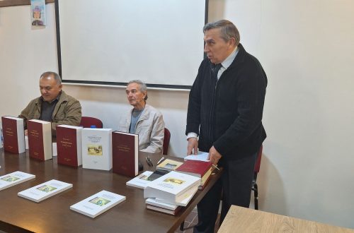 List Vlasina: Predstavljena knjiga aforizama – Danilo Kocić: „Kako pobediti (ne)prijatelje“ List Vlasina: Predstavljena knjiga aforizama – Danilo Kocić: „Kako pobediti (ne)prijatelje“