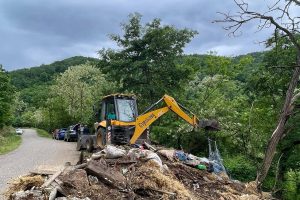 Leskovac: Uklanjanje divlje deponije u Gradašnici