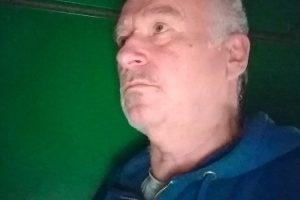 Nenad Mitić, aforističar: „Vozim biciklu, zaustavlja me milicioner i traži ličnu kartu…“