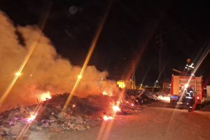 Leskovac: Paljenje divljih deponija kod nekadšnje fabrike Džinsi na otvorenom prostoru