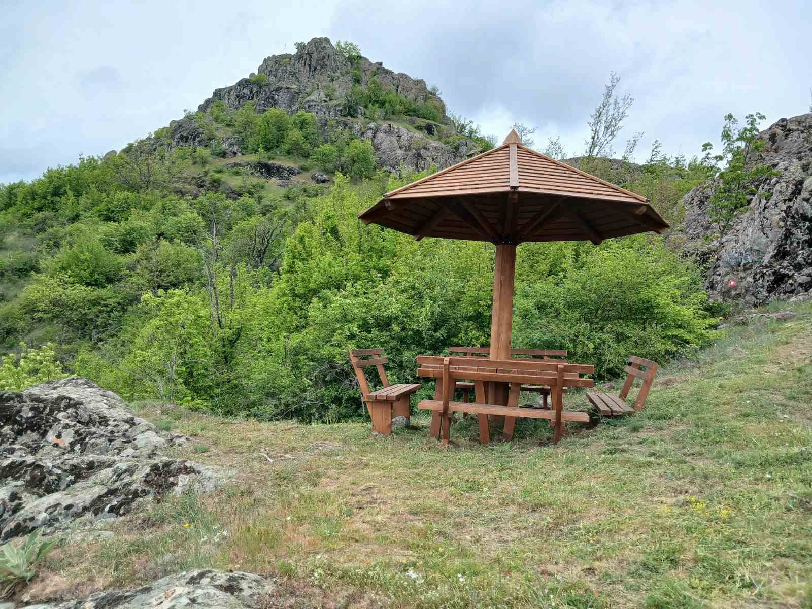 Turistička organizacija Medveđa: Uređenje Mrkonjić visa, bezbedan i prijatan uspon Turistička organizacija Medveđa: Uređenje Mrkonjić visa, bezbedan i prijatan uspon