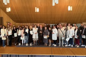 Leskovac: Gradonačelnik dr Goran Cvetanović uručio 25 rešenja zdravstvenim radncima za prijem u stalni radni odnos