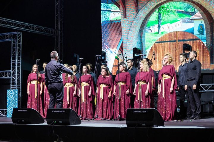 Leskovačka crkvena pevačka družina „Branko“: Nastup na gradskom trgu