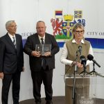 Leskovac: Gradonečelniku dr Goranu Cvetanoviću uručen nacionalni trofej za uspešnu organizaciju manifestacije „Blago Srbije“