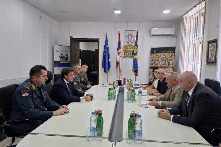 Ministar odbrane Branislav Gašić sastao se sa gradonačelnikom Leskovca dr Goranom Cvetanovićem