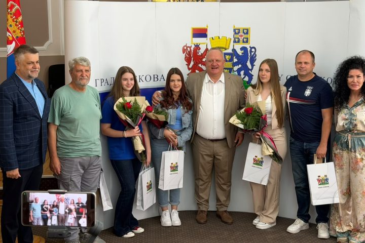 Gradonačelnik Leskovca dr Goran Cvetanović: Prijem za žensku pionirsku ekipu Streljačkog kluba „GT“ – osvojile dvostruku titulu prvaka Srbije u gađanju vazdušnim pištoljem