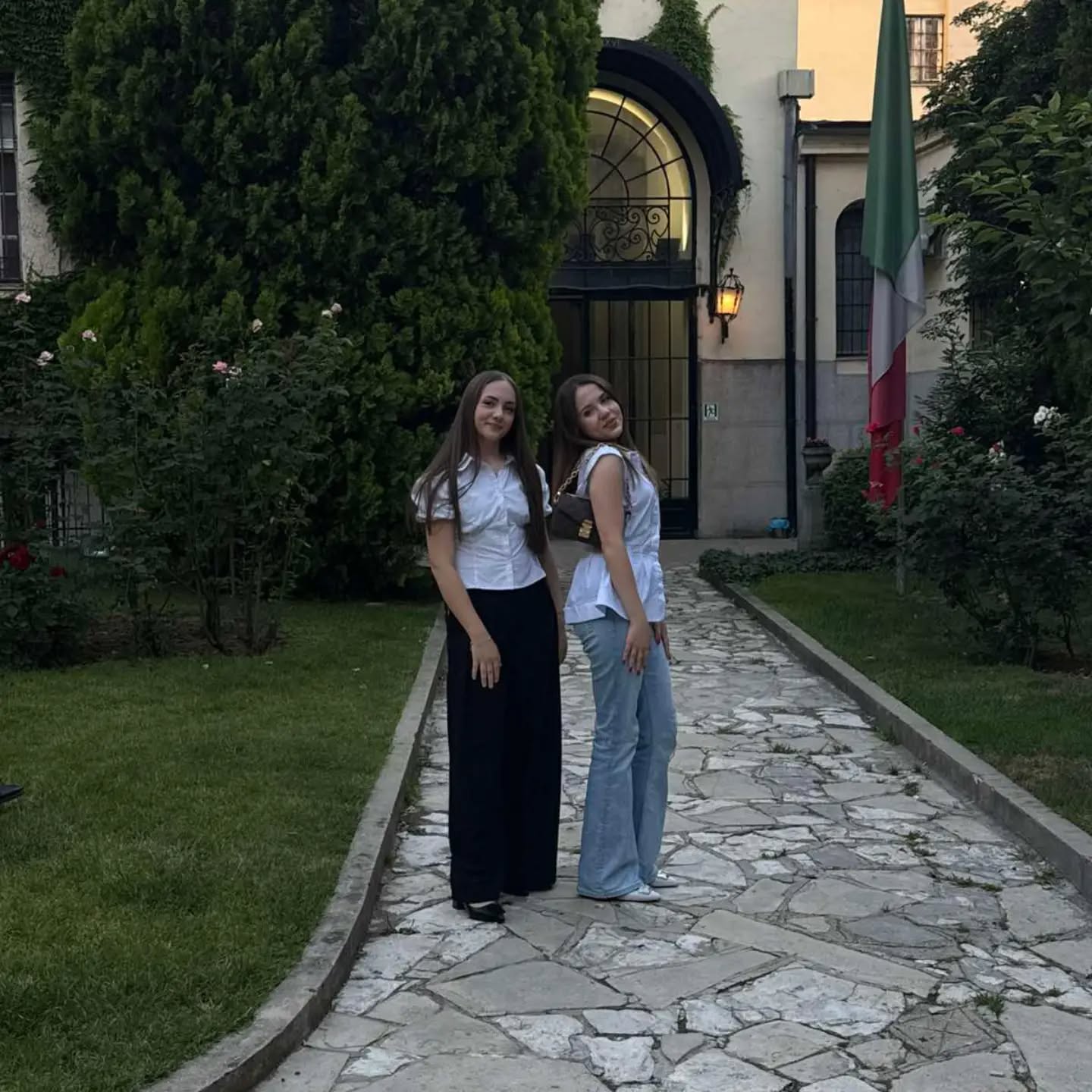 Gimnazija Leskovac: Emilija Kostić i Milica Stojanović pobednice su hakona „Ancient Intelligence“
