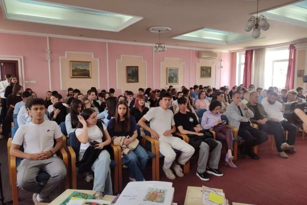 Gimnazija Leskovac: Vukove diplome pripale 43 učenika, đak generacije Luka Manasić