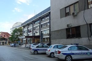 MUP: Devojka osuđena na godinu dana zatvora, branila se ćutanjem, priznala da je sprečavala službeno lice u vršenju službene radnje