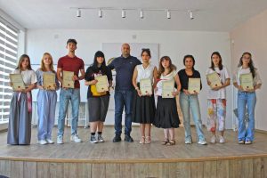 Škola za tekstil i dizajn – Leskovac: Dodela diploma i nagrada maturantima