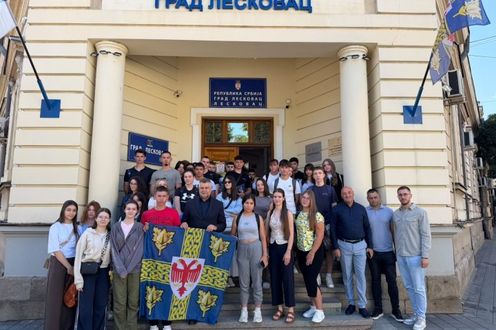 Leskovac: Vukovci jedanaest srednjih škola otputovali na nagradnu ekskurziju
