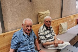 Treće doba u zavičaju: Susret dvojice izuzetnih leskovačkih književnika – Dragomira Radovanovića i Svetolika Stankovića